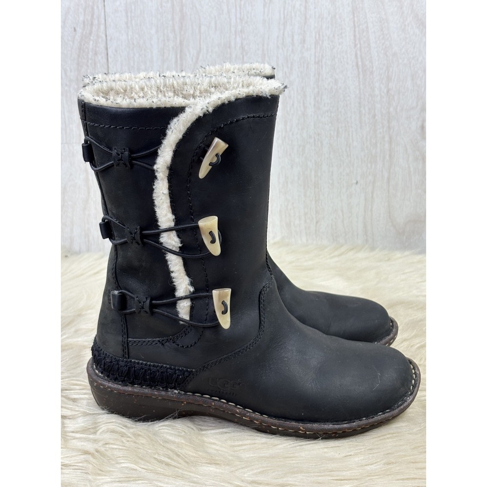 UGG Akadia Boots‎ Womens 8 Black Leather Shearling Toggle Winter Comfort Booties